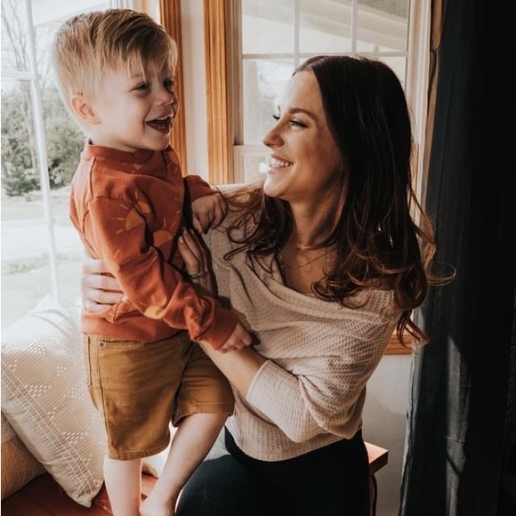 Meet your Posher, Danielle - Picture 2 of 3